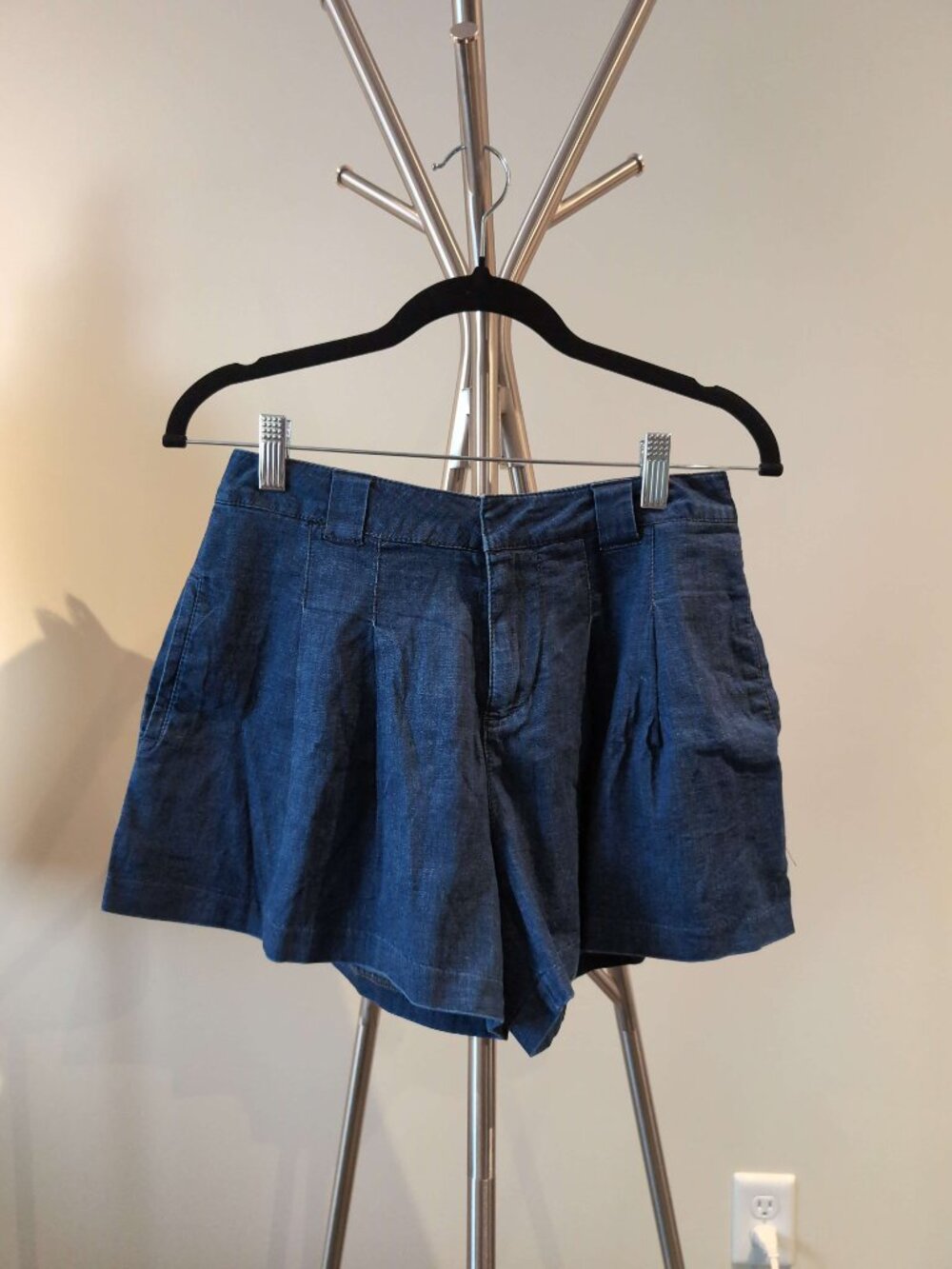 Guess Pleated Navy Cotton Shorts with Belt Straps